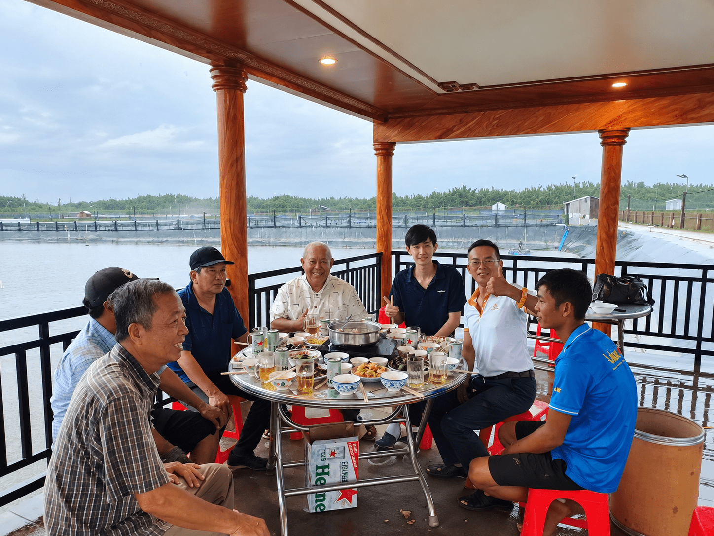 CANCO gặp gỡ người nuôi tôm trong hành trình tại ao nuôi