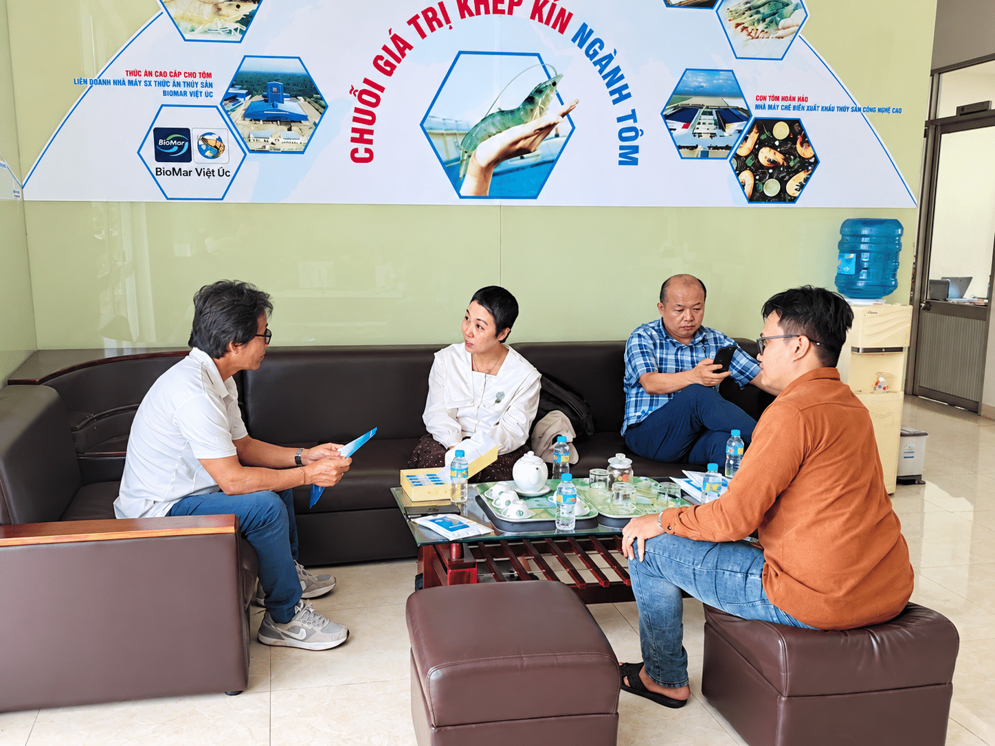 CancoBiotech làm việc cùng đối tác tại văn phòng Việt Úc